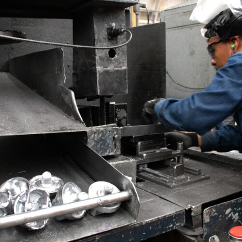 Przecinarka taśmowa w nowoczesnym zakładzie: jak wybrać i wykorzystać pełen potencjał przecinarek taśmowych?